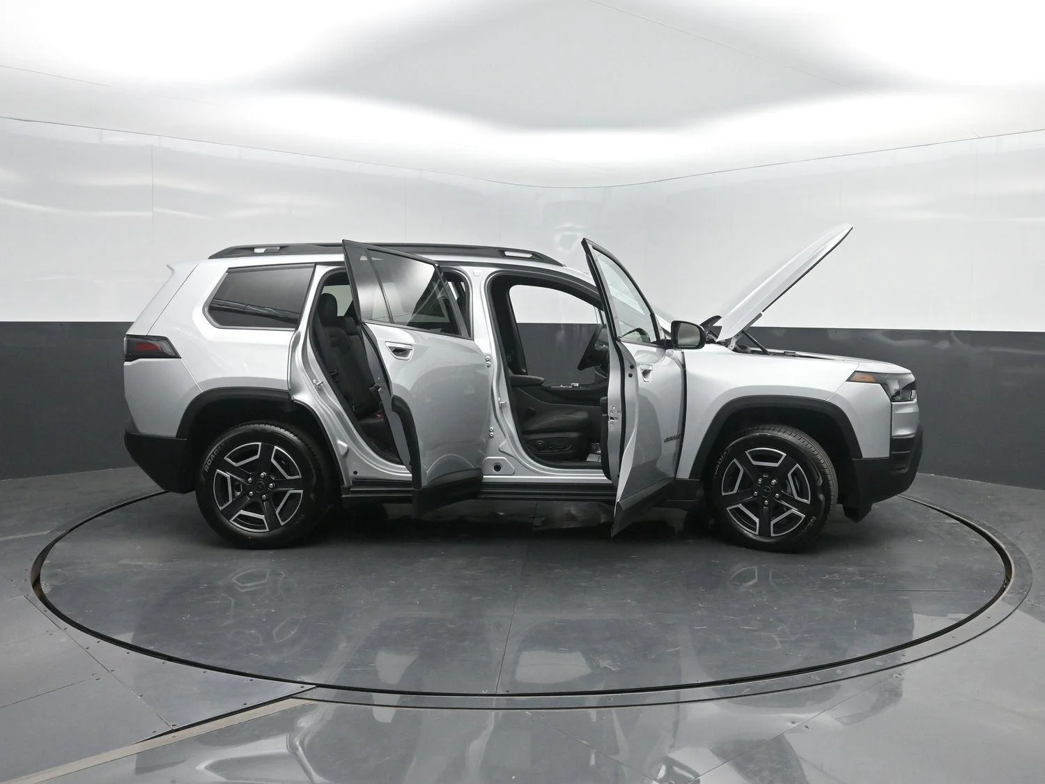 New 2026 Silver Zynith Clear-Coat Exterior Paint Jeep Laredo image 48