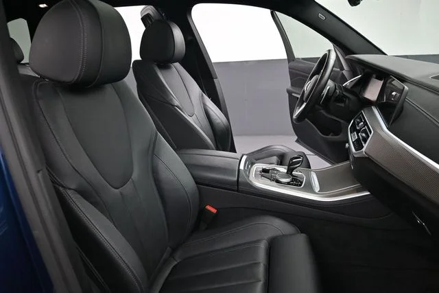 Used 2021 Blue BMW xDrive40i image 25