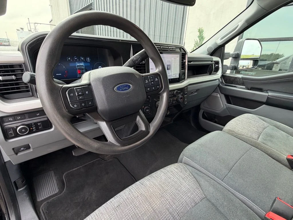 Used 2023 Black Ford XLT image 7