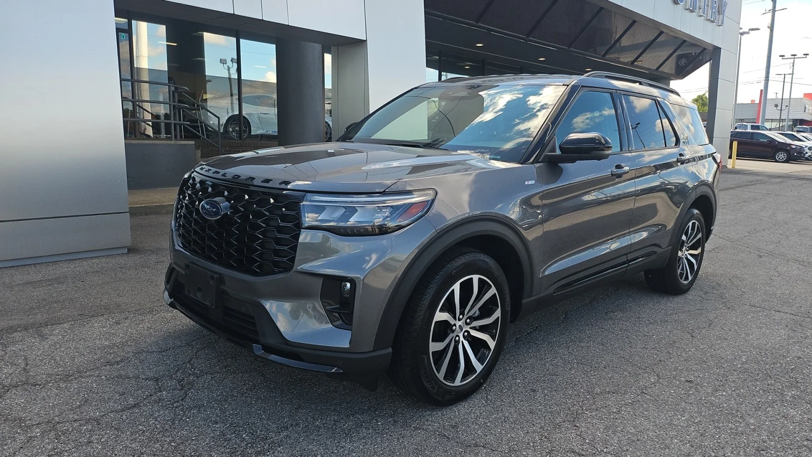 Used 2025 Gray Ford ST-Line 4WD image 8