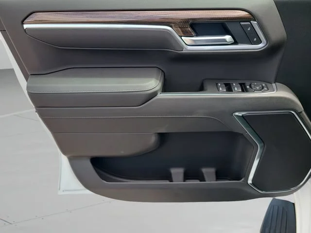 New 2026 Summit White Chevrolet RST image 16