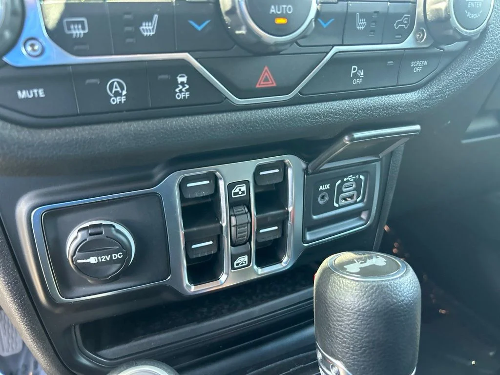 Certified Used 2025 Green Jeep Sport S image 40