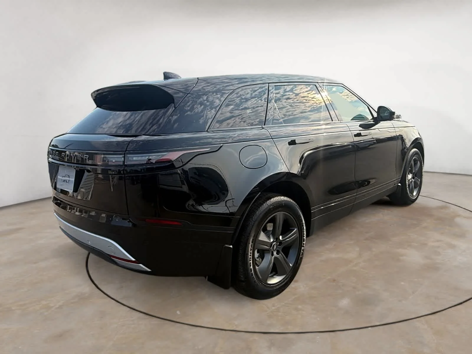 New 2026 Santorini Black Land Rover S image 5