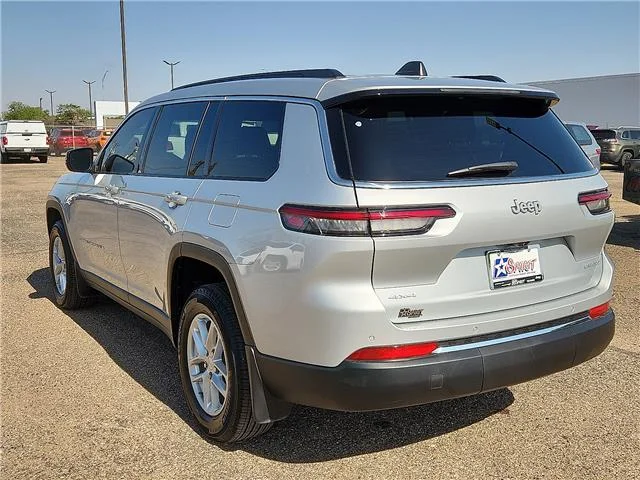 Used 2025 Silver Jeep Laredo 4x4 image 3