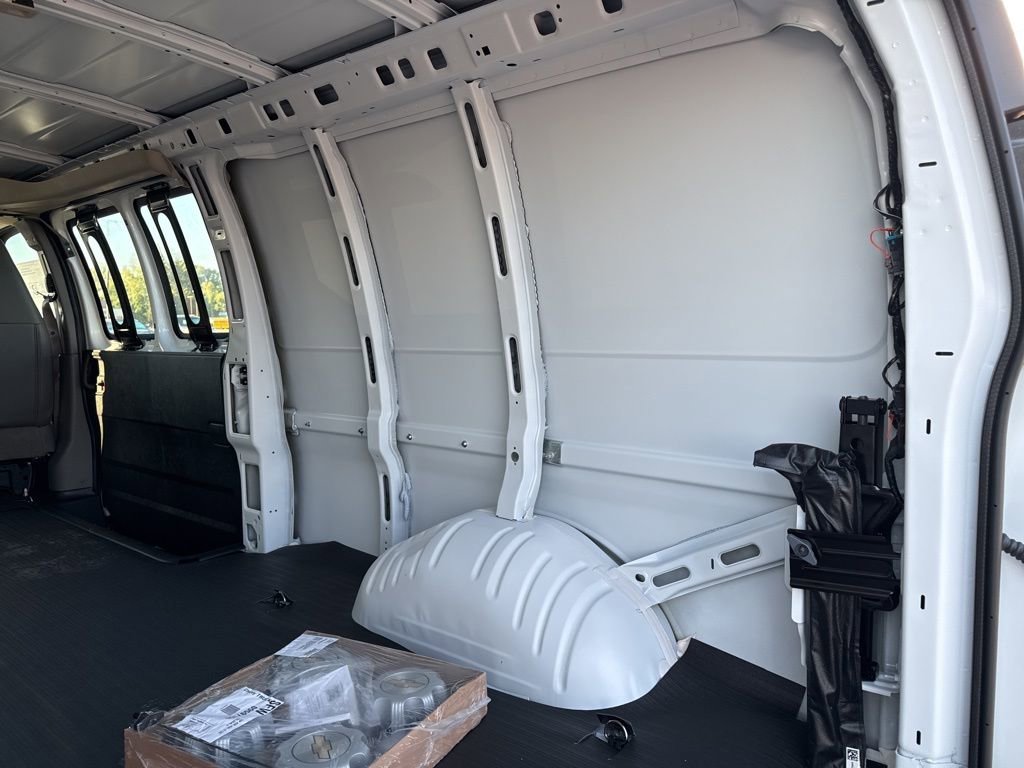 2025 Chevrolet Express Cargo Work Van - Photo 19