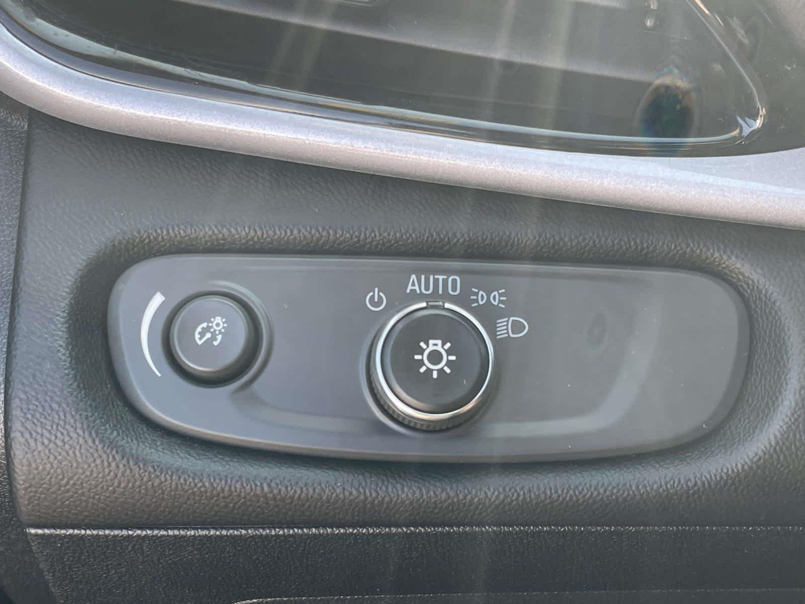 Used 2017 Heather Gray Metallic Chevrolet LT image 34