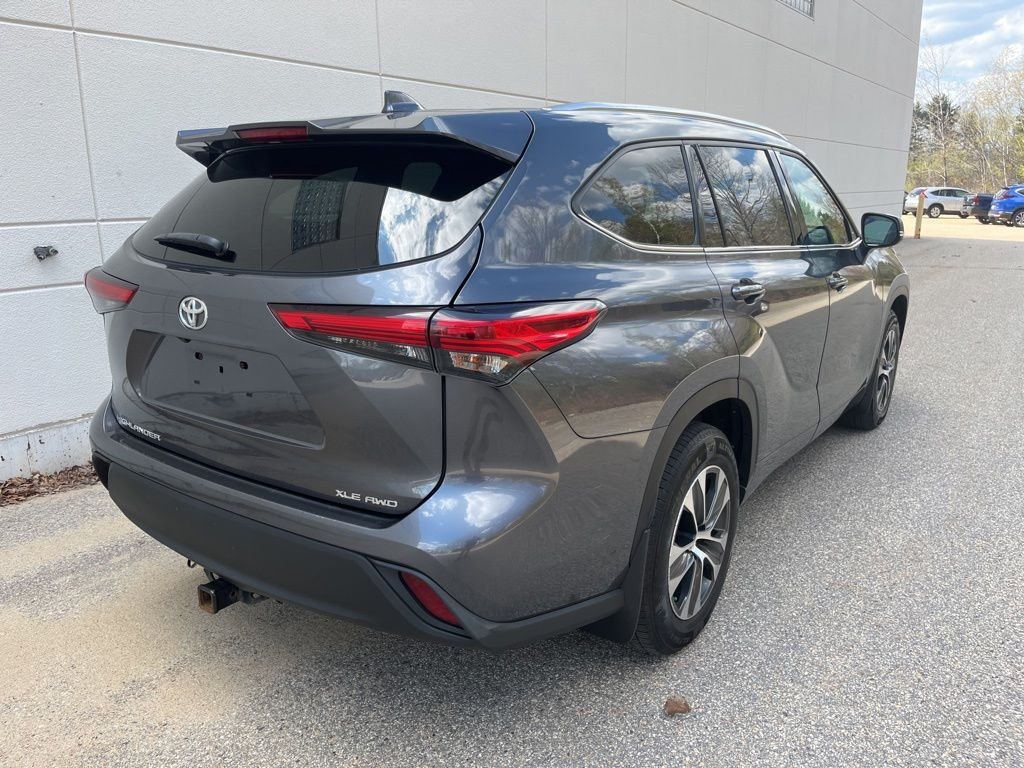 Used 2020 Magnetic Gray Metallic Toyota XLE image 7