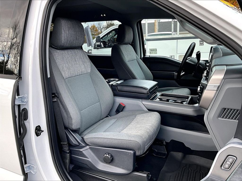 Used 2023 Oxford White Ford XLT image 7