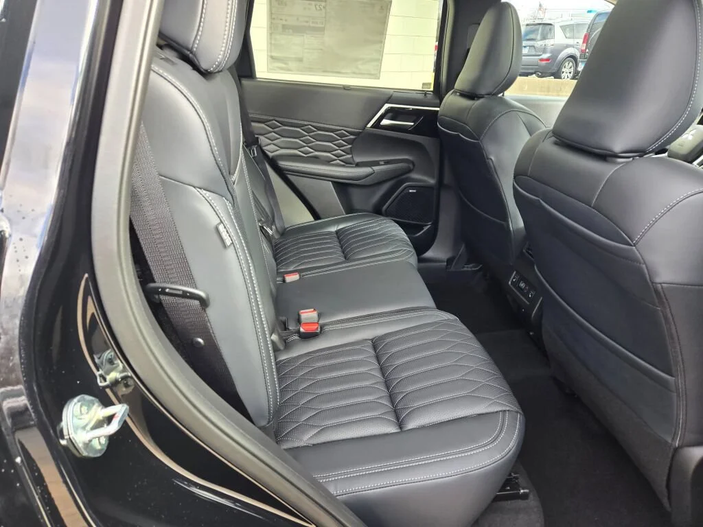 2026 Mitsubishi Outlander SEL - Photo 8