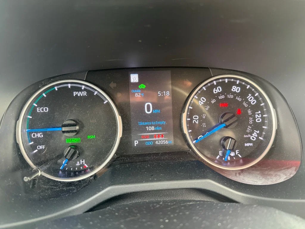 Used 2022 Silver Toyota SE image 3