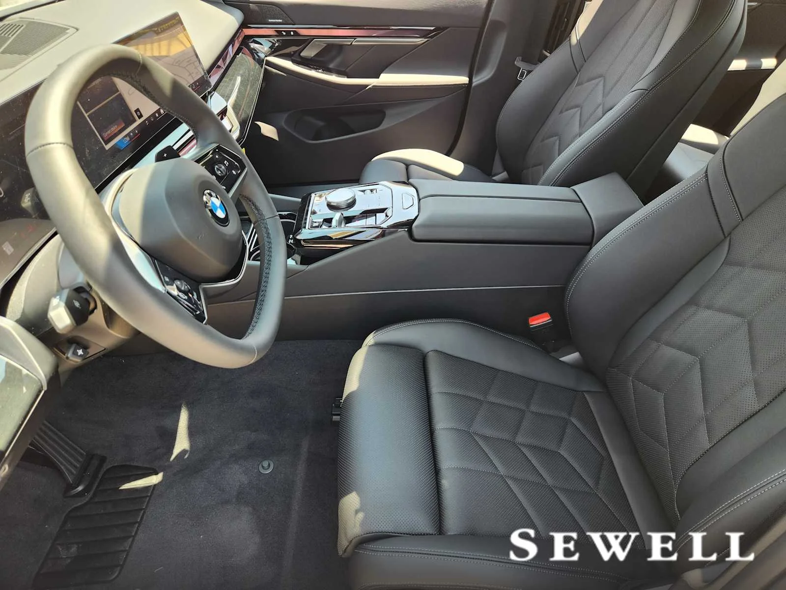 New 2027 Mineral White Metallic BMW 530i xDrive image 4