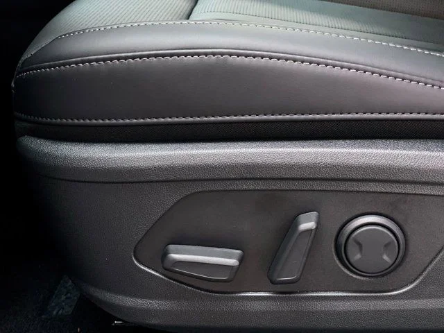 New 2026 Snow White Pearl Kia EX image 17