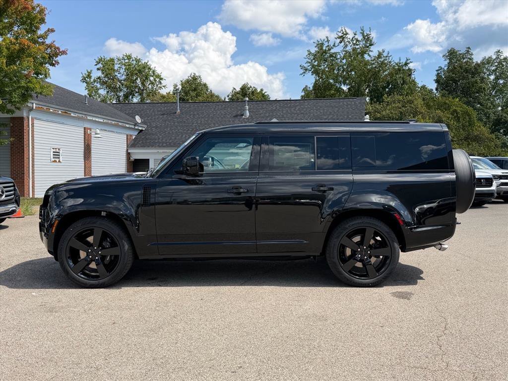 New 2026 Santorini Black Metallic Land Rover V8 image 2