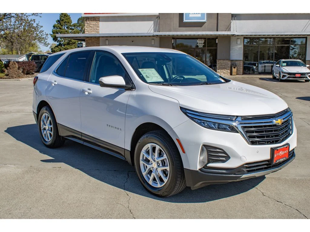 Used 2024 Summit White Chevrolet LT image 2