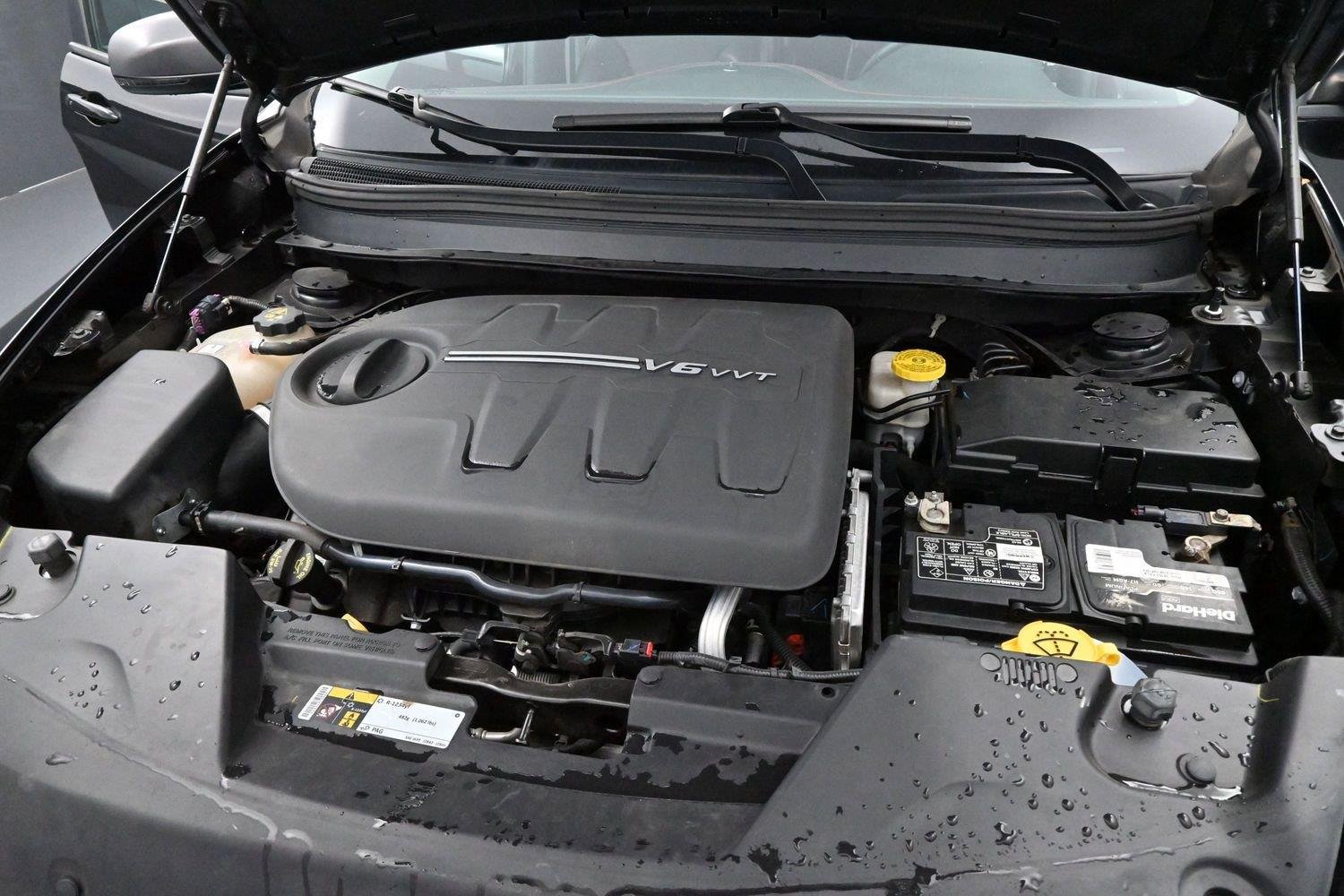 Used 2018 Diamond Black Crystal Pearlcoat Jeep Trailhawk image 30