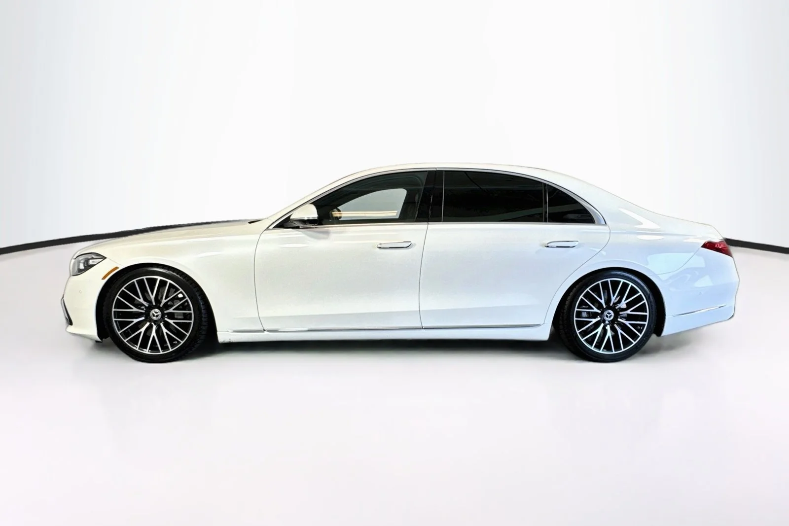 Used 2023 Manufaktur Diamond White Mercedes-Benz S 580 image 8