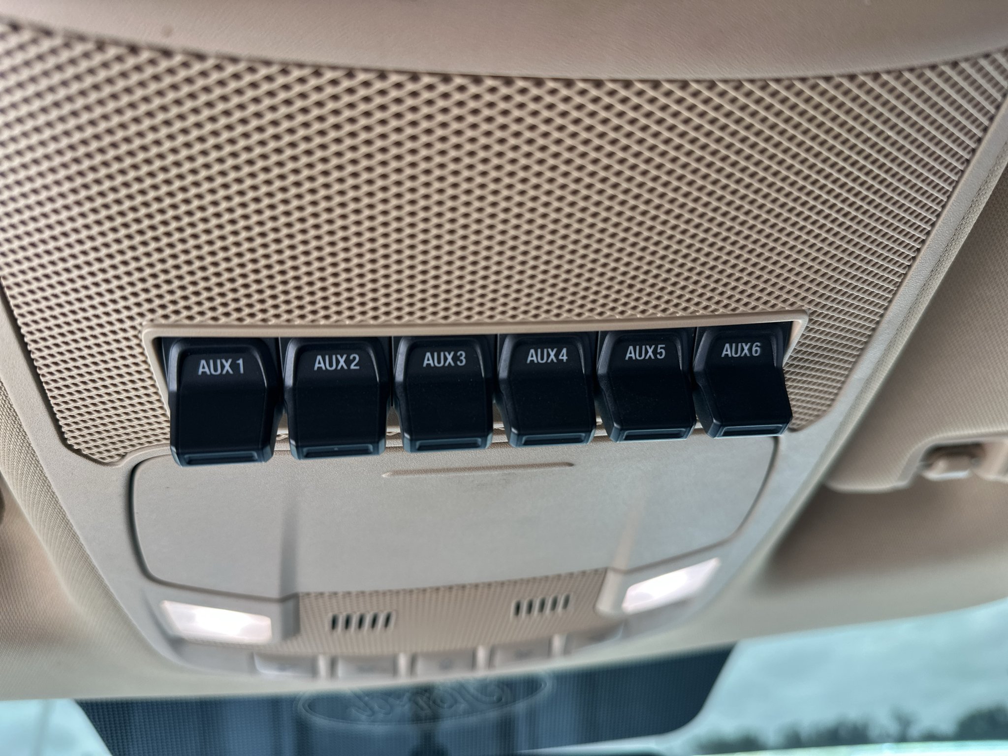 Used 2017 White Gold Metallic Ford XLT image 29