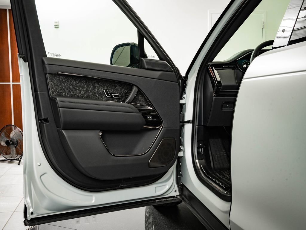New 2026 Ethereal Frost Satin LAND ROVER  image 26