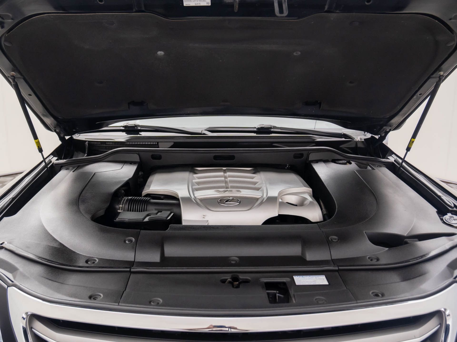 Used 2014 Black Lexus 570 image 34