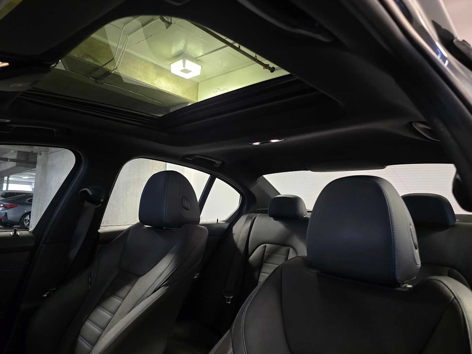 Used 2021 Mineral Gray Metallic BMW xDrive image 27