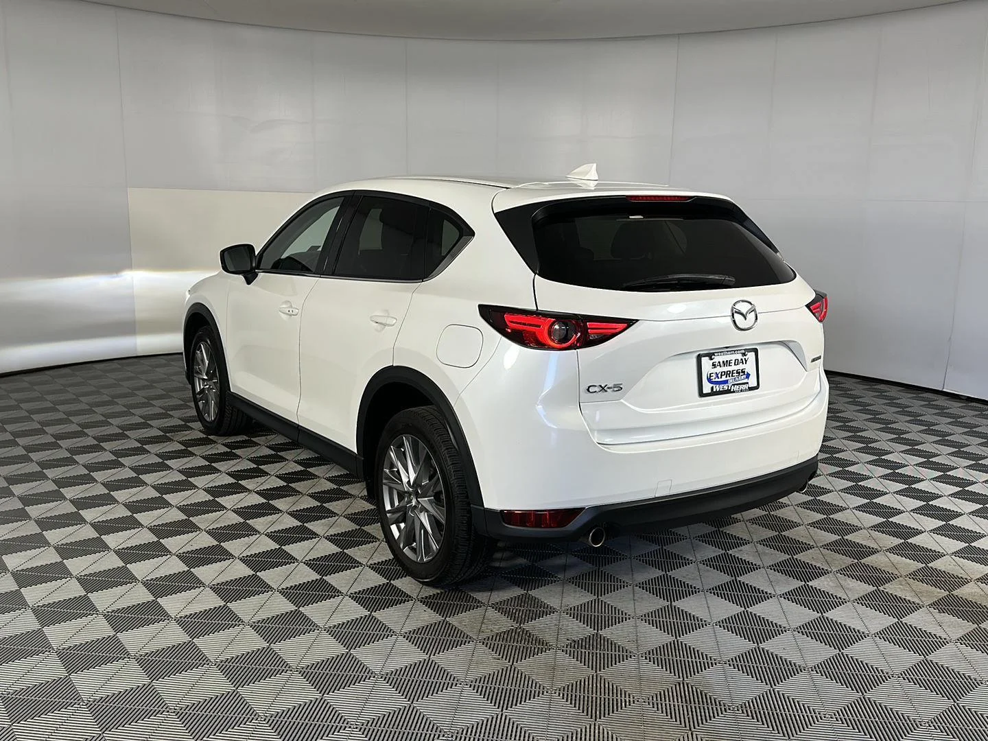 Used 2021 Snowflake White Pearl Mazda Grand Touring image 9
