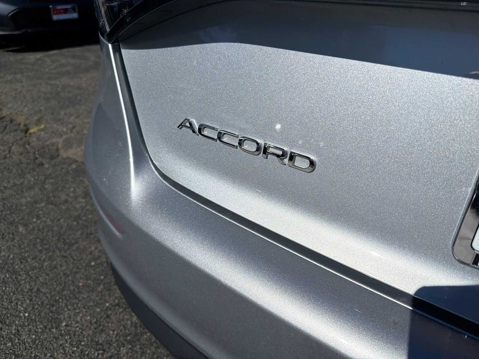 Used 2025 Solar Silver Metallic Honda LX image 18