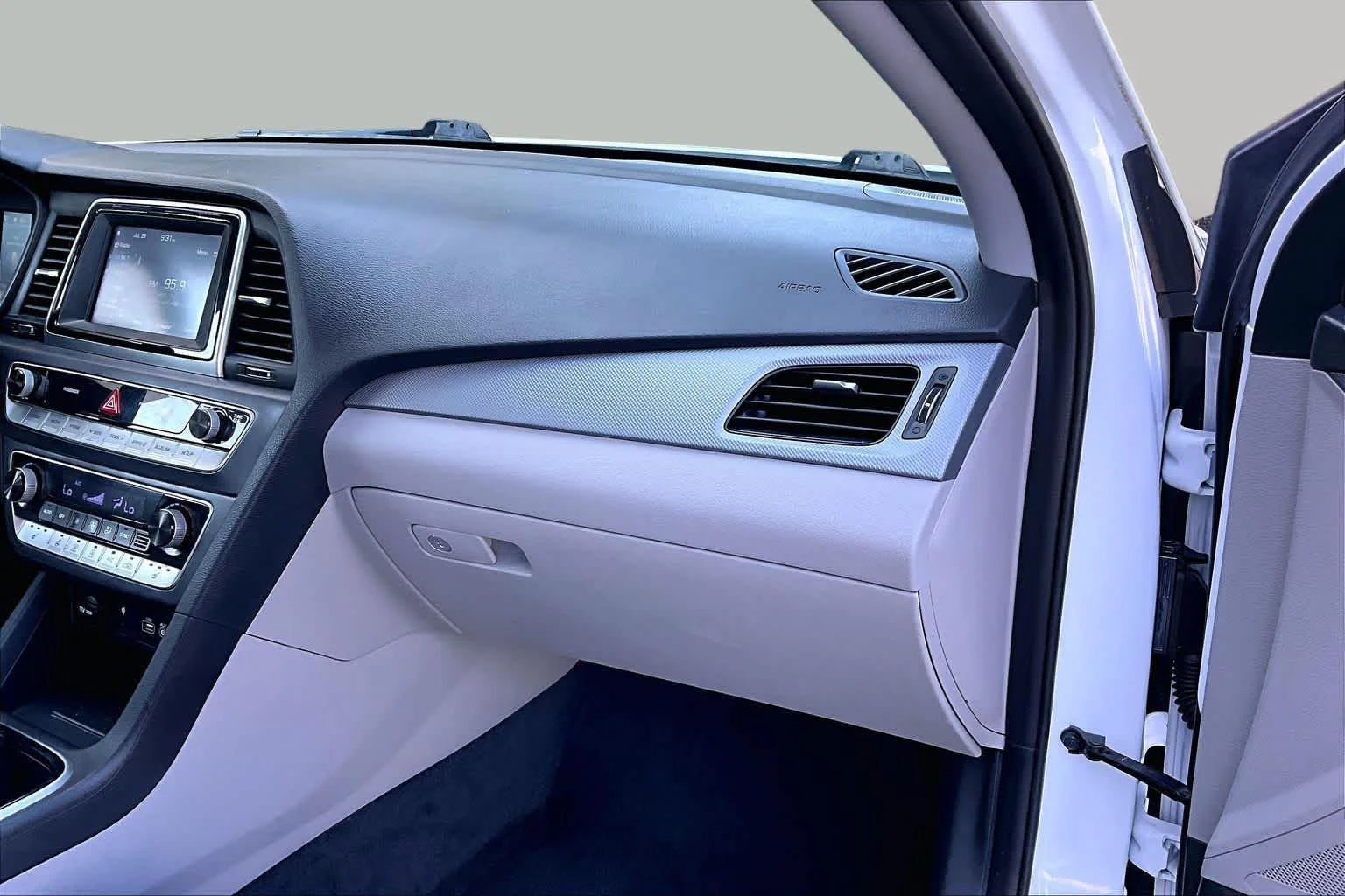 Used 2019 Quartz White Pearl Hyundai SEL image 18