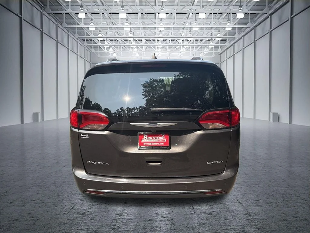 Used 2020 Gray Chrysler Limited image 4