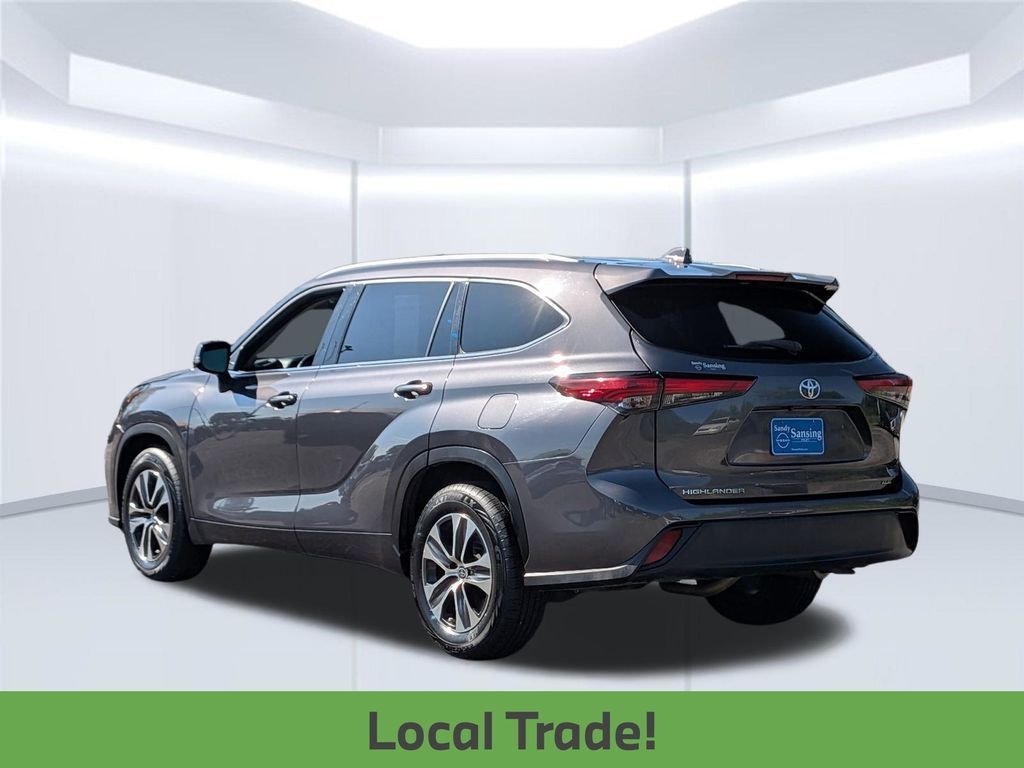 Used 2022 Gray Toyota XLE image 4