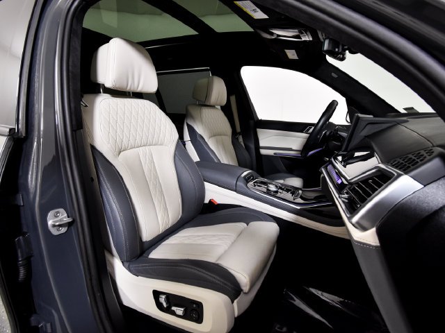 Used 2025 Gray BMW M60i image 37