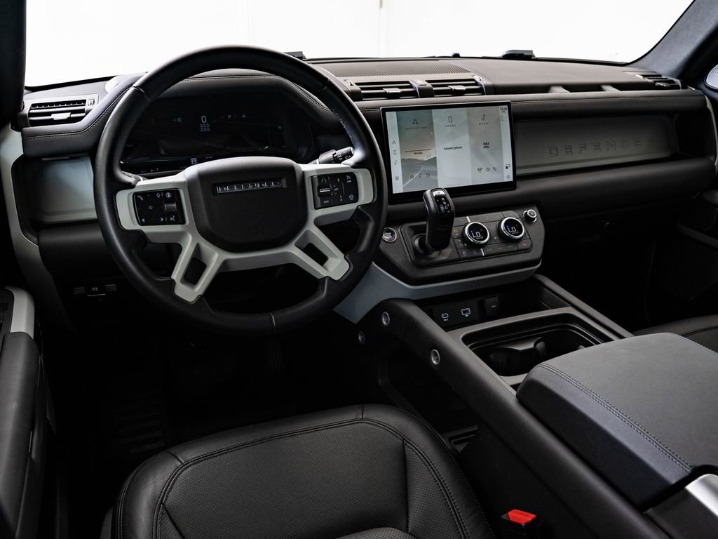 Used 2024 Hakuba Silver Metallic Land Rover S image 4