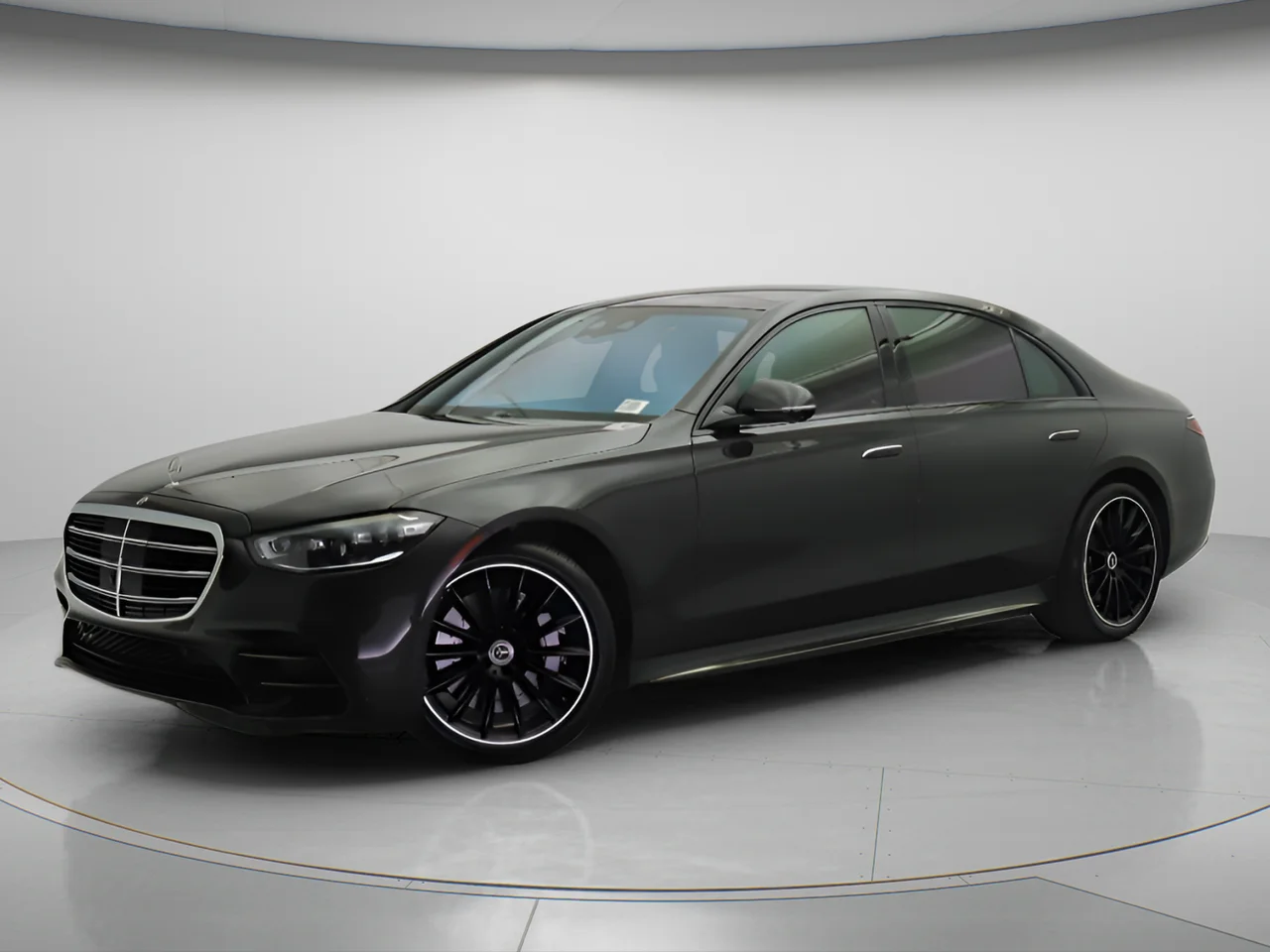 Certified Used 2023 Gray Mercedes-Benz S 500 4MATIC® AMG® Line image 3