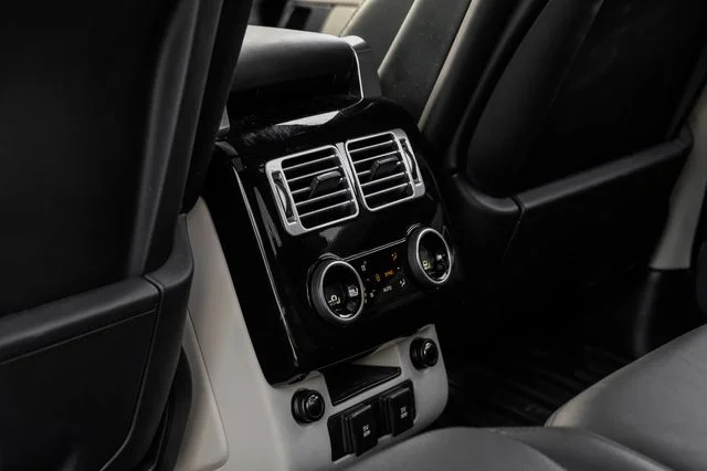 Used 2019 White Land Rover 5.0L V8 Supercharged image 48