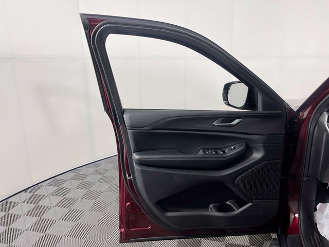 Used 2025 Red Jeep Altitude image 15