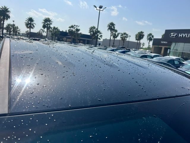 Used 2023 Black Hyundai SE image 7