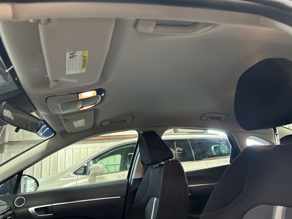 Certified Used 2022 Black Hyundai SE image 13