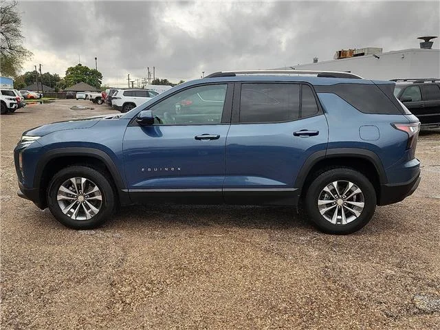 Used 2025 Blue Chevrolet LT Front-Wheel Drive image 2