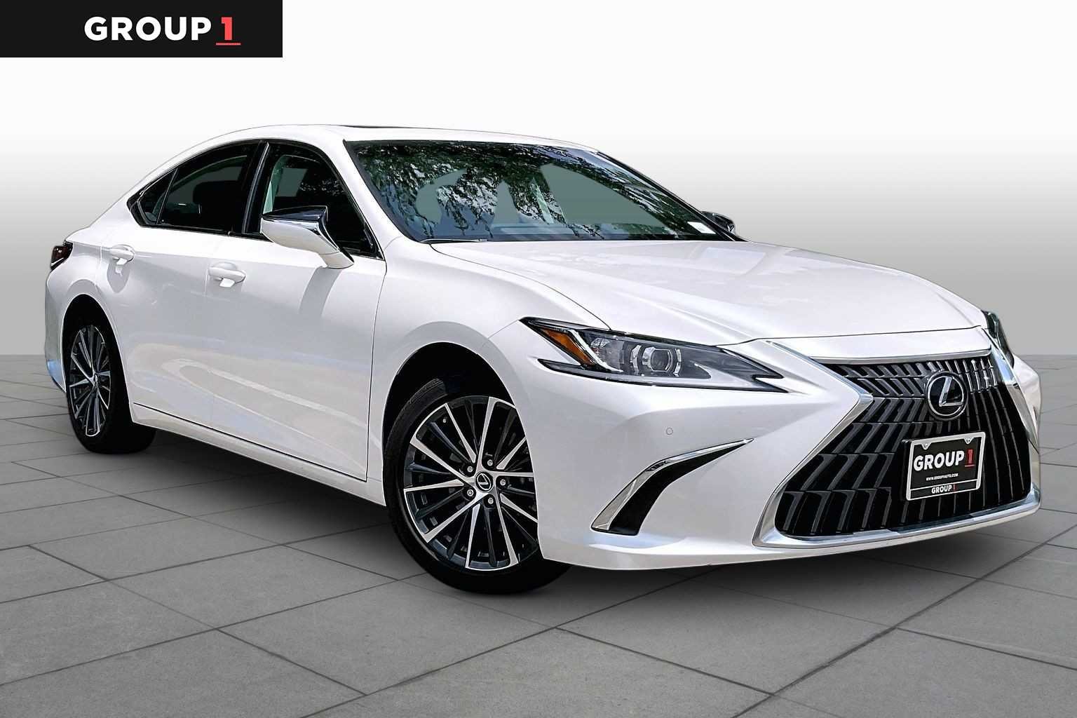 Used 2025 Eminent White Pearl Lexus  image 3