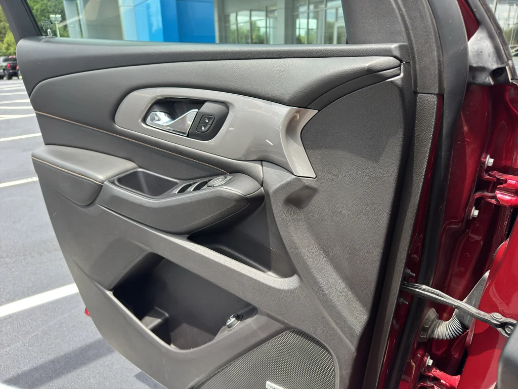 Used 2019 CAJUN RED TINTCOAT Chevrolet RS image 17