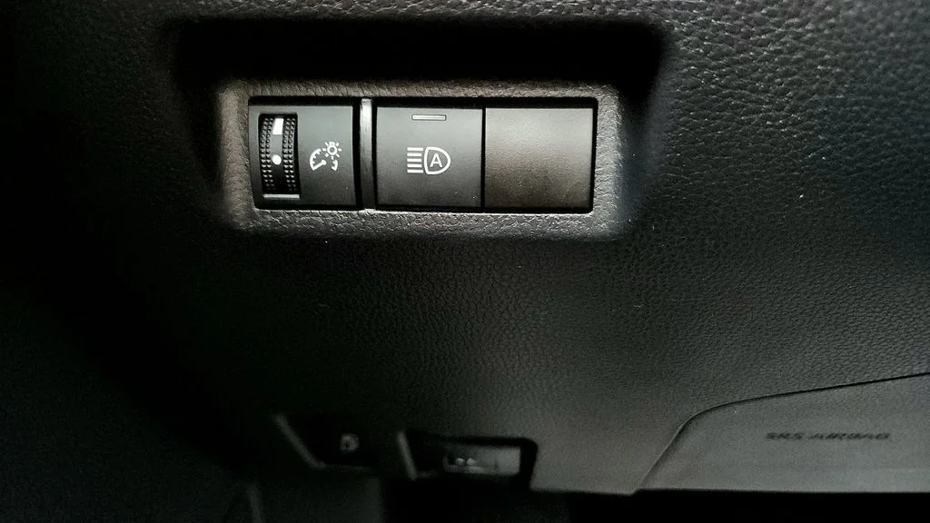 Certified Used 2022 Silver Toyota XLE image 32