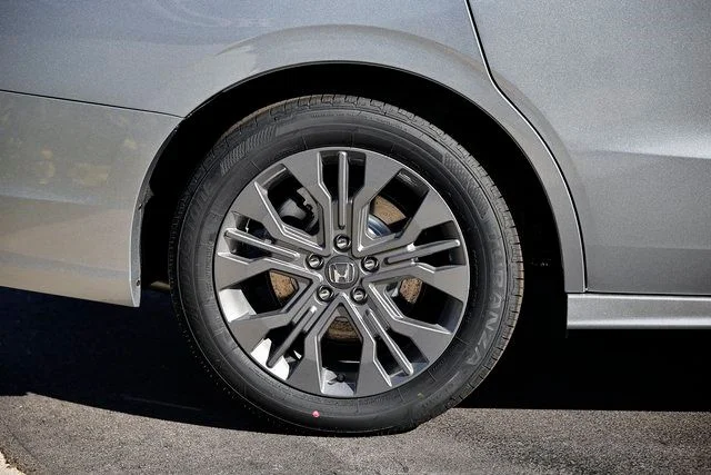 2026 Honda Odyssey Touring - Photo 17