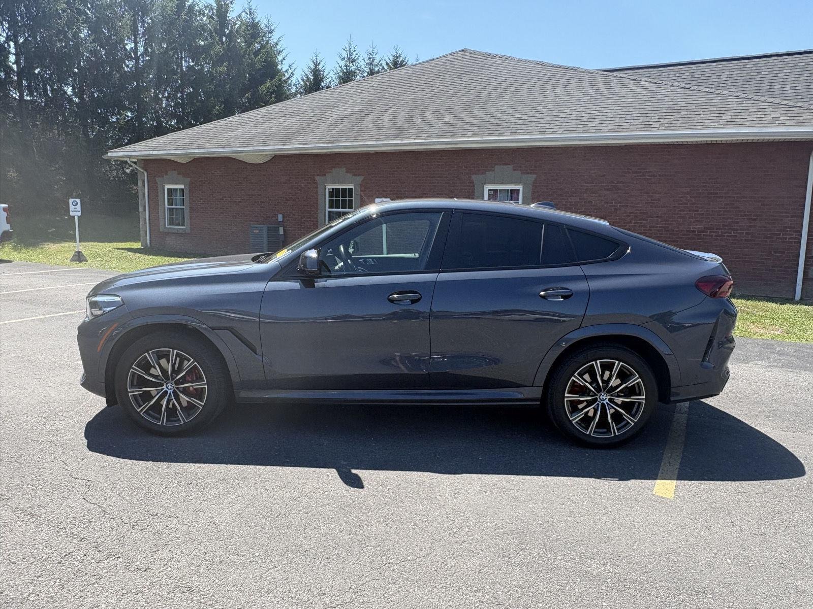 Used 2022 Arctic Gray Metallic BMW xDrive40i image 4