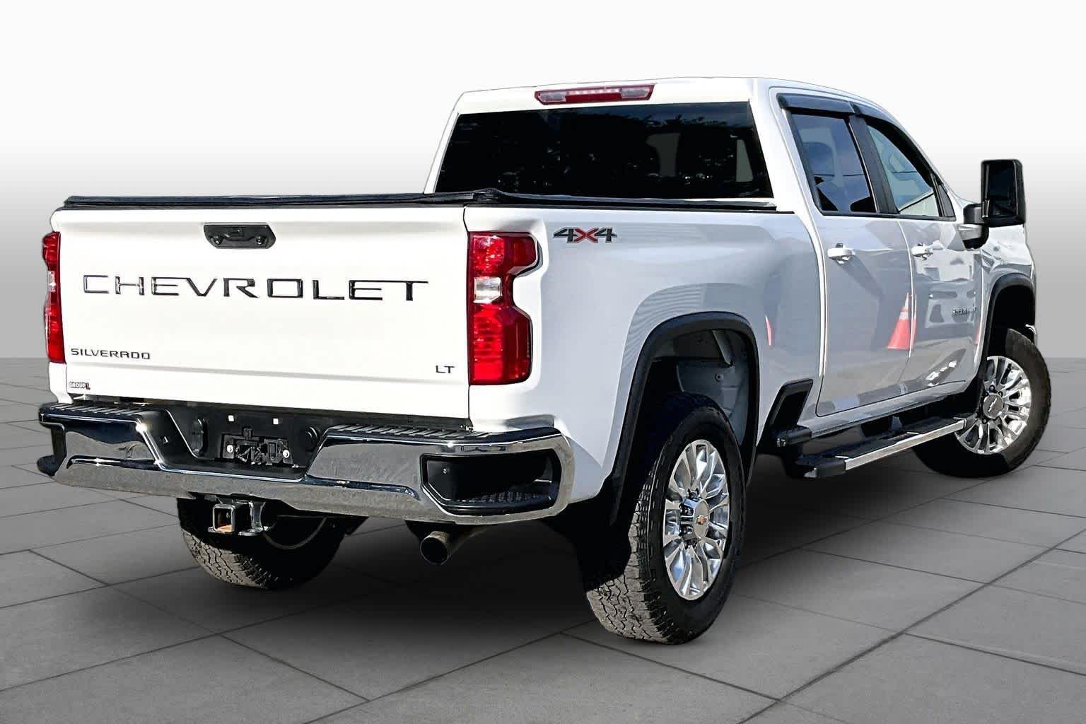 Used 2024 Summit White Chevrolet LT image 13