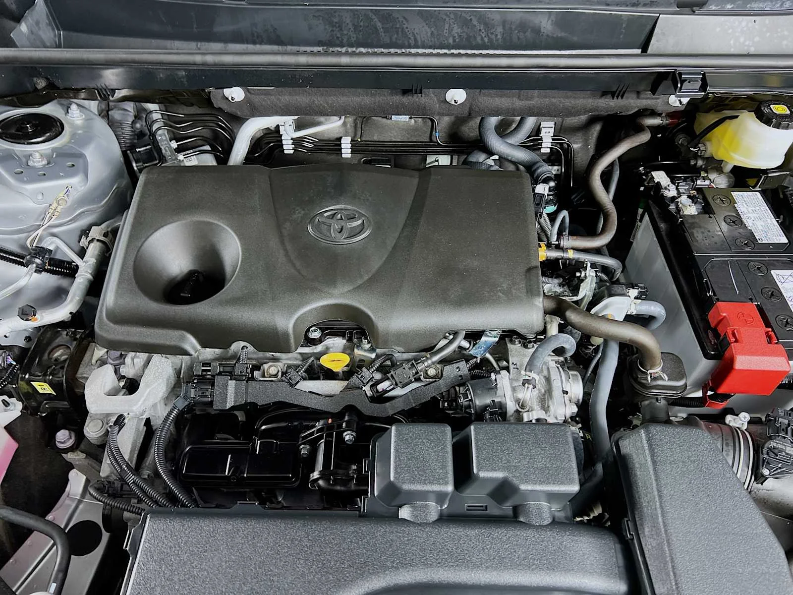 Used 2025 Silver Sky Metallic Toyota XLE image 27