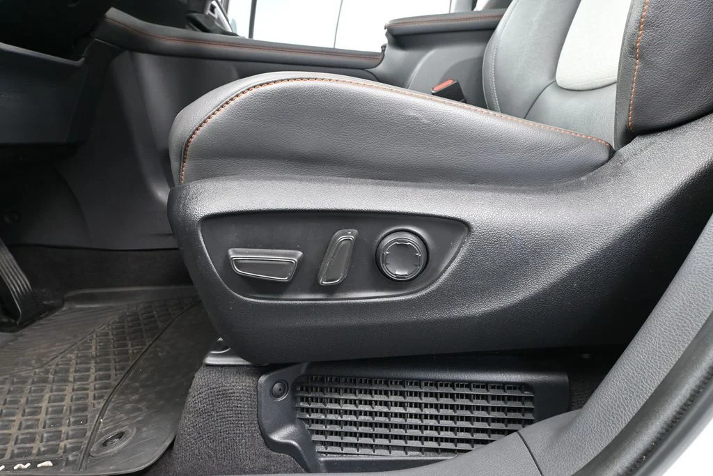 2024 Toyota Sienna XSE - Photo 19