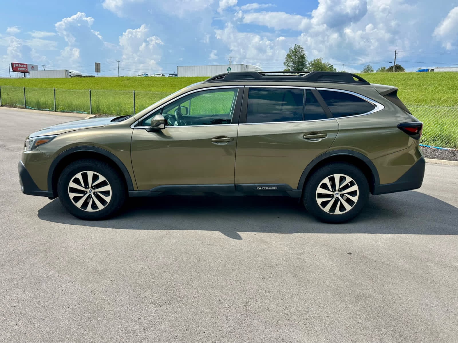 Used 2021 Autumn Green Metallic Subaru Premium image 7