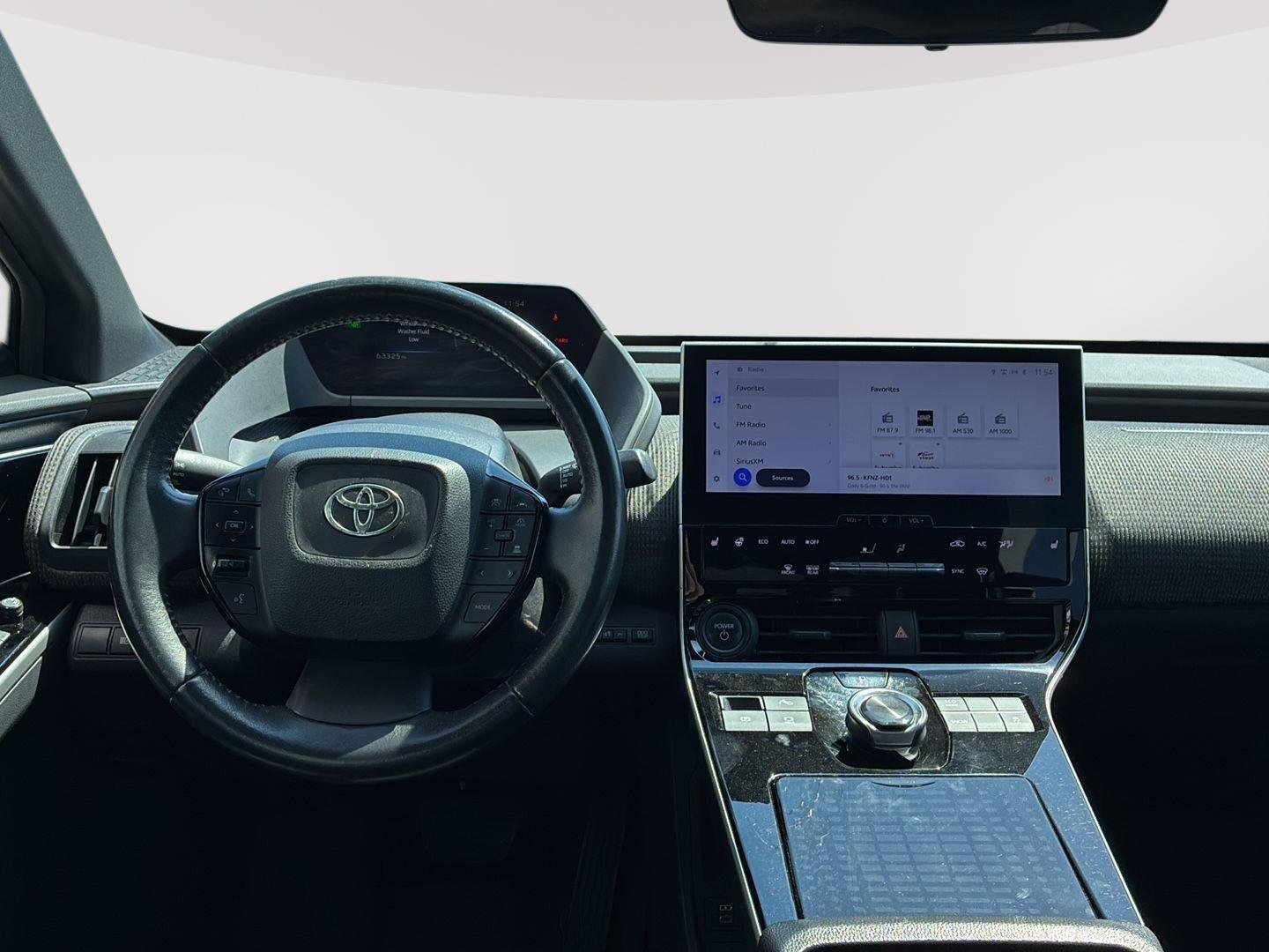 Used 2023 Wind Chill Pearl Toyota XLE image 5
