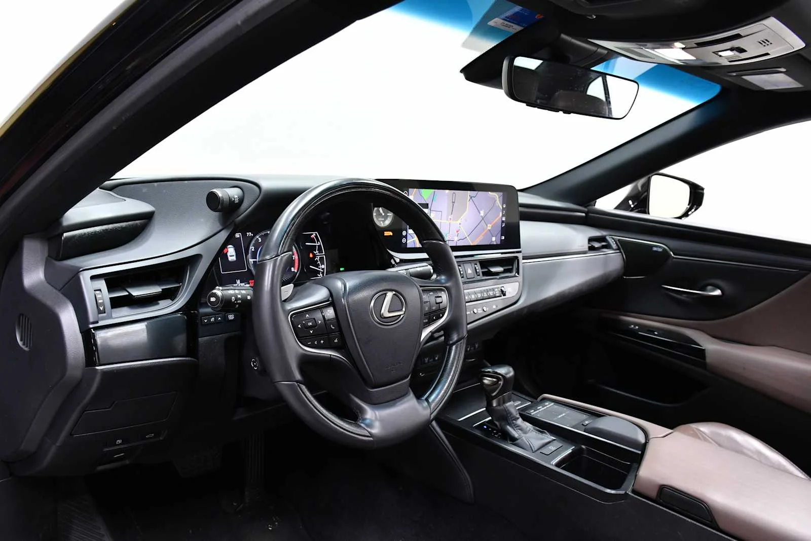 Used 2022 Obsidian Lexus Luxury image 14
