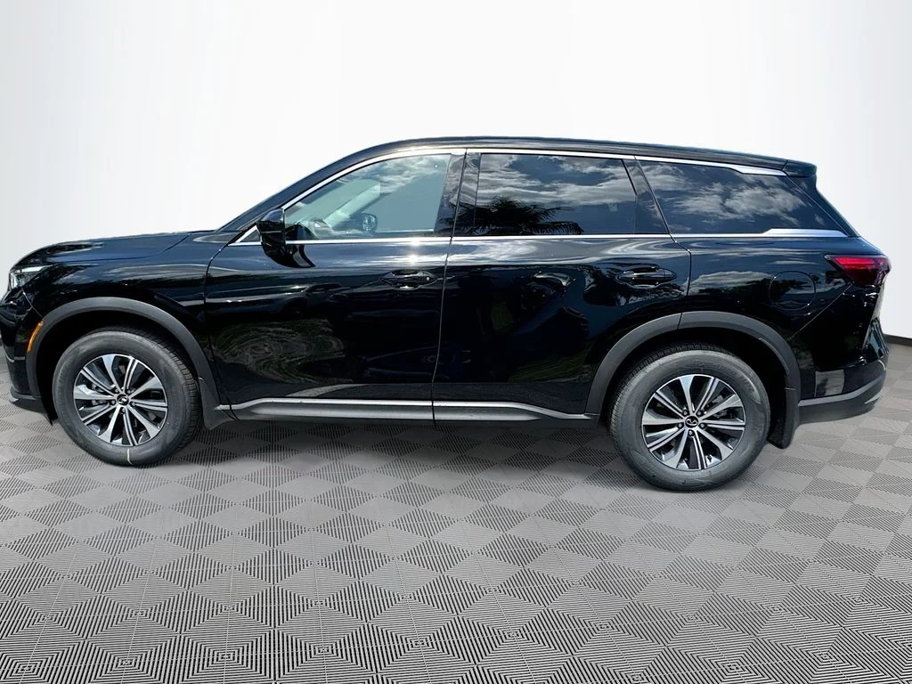 Used 2027 Black INFINITI PURE image 9
