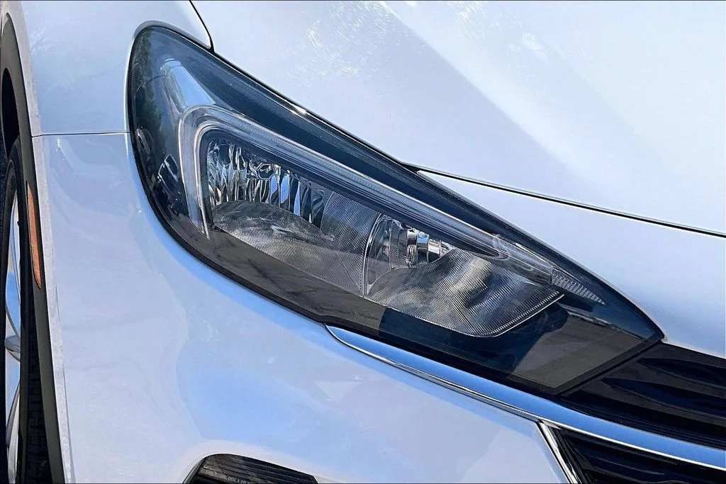 Used 2021 White Buick Preferred image 33